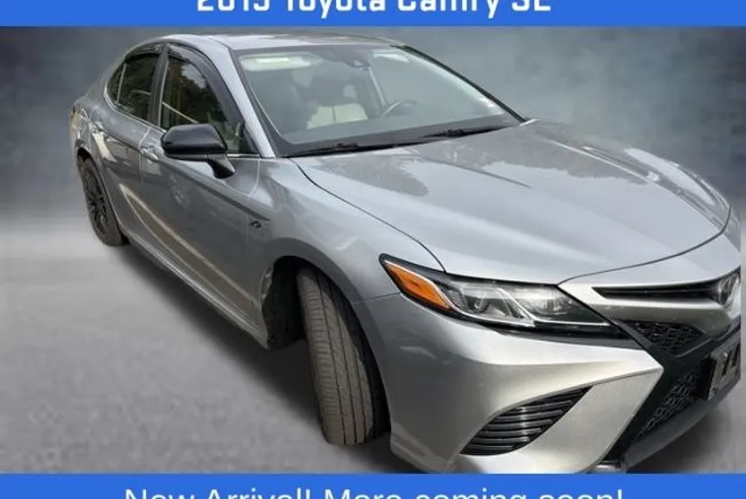 2019 Toyota Camry SE photo 1