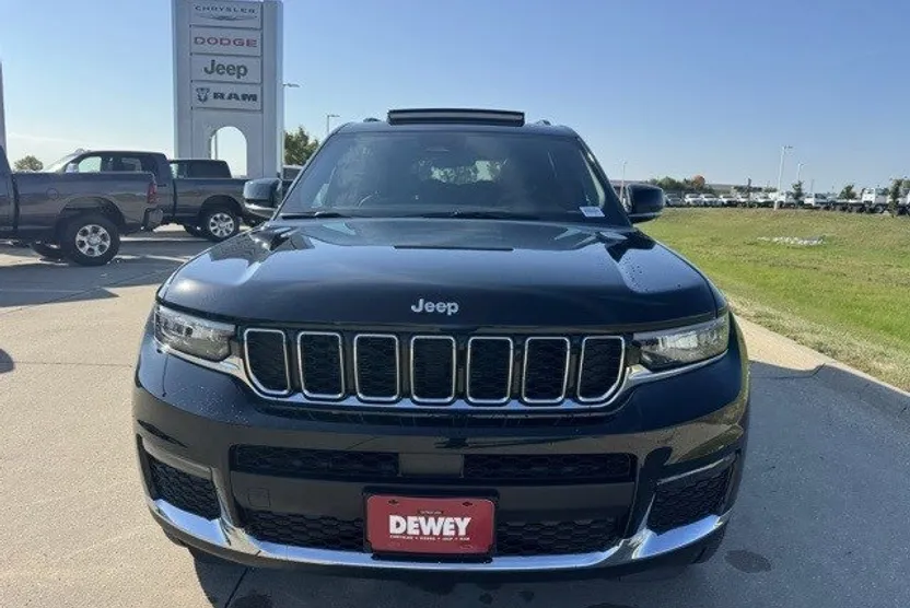2025 Jeep Grand Cherokee Limited photo 1