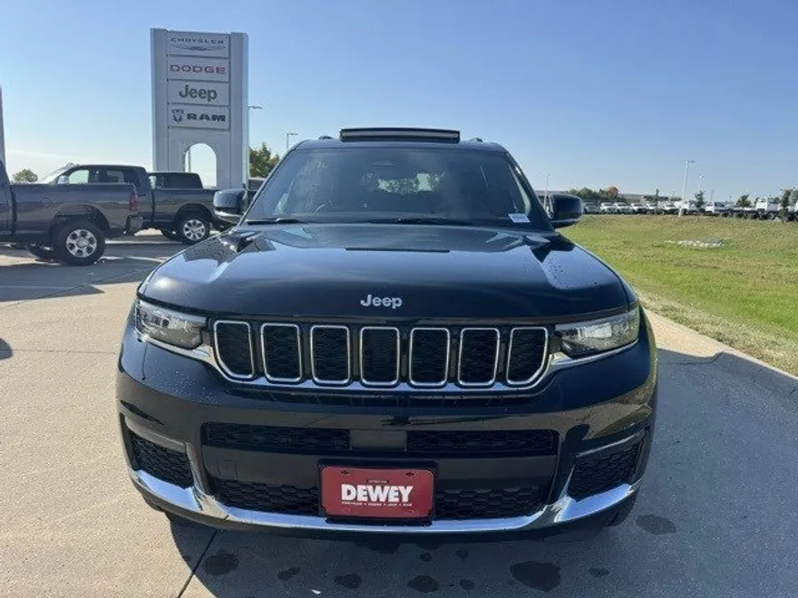2025 Jeep Grand Cherokee Limited photo 1