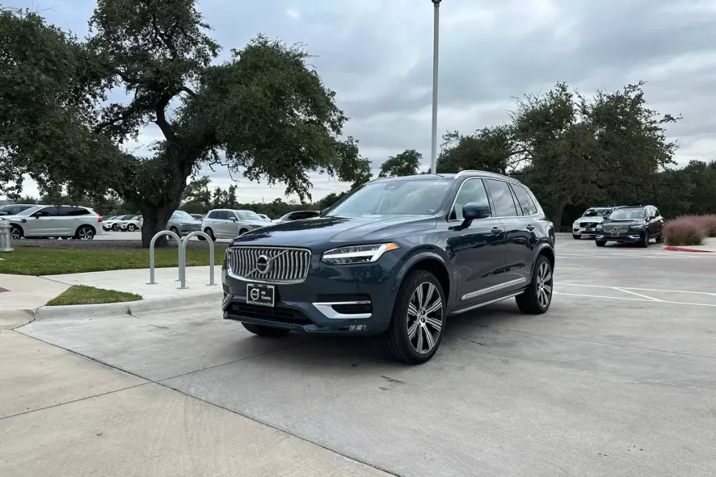 2025 Volvo XC90 Plus photo 1