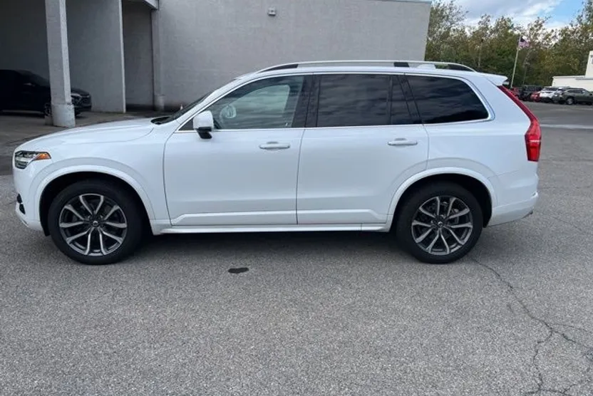 2019 Volvo XC90 T5 Momentum photo 1
