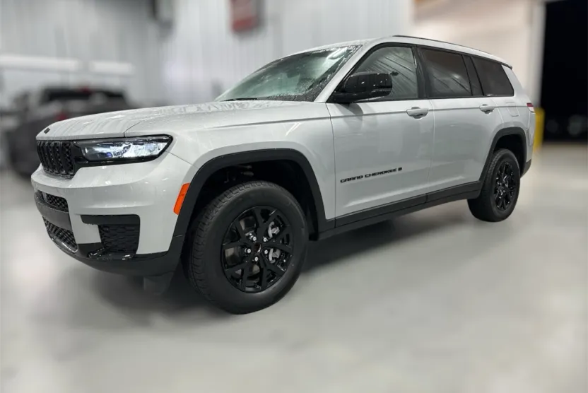 2025 Jeep Grand Cherokee Altitude X photo 1