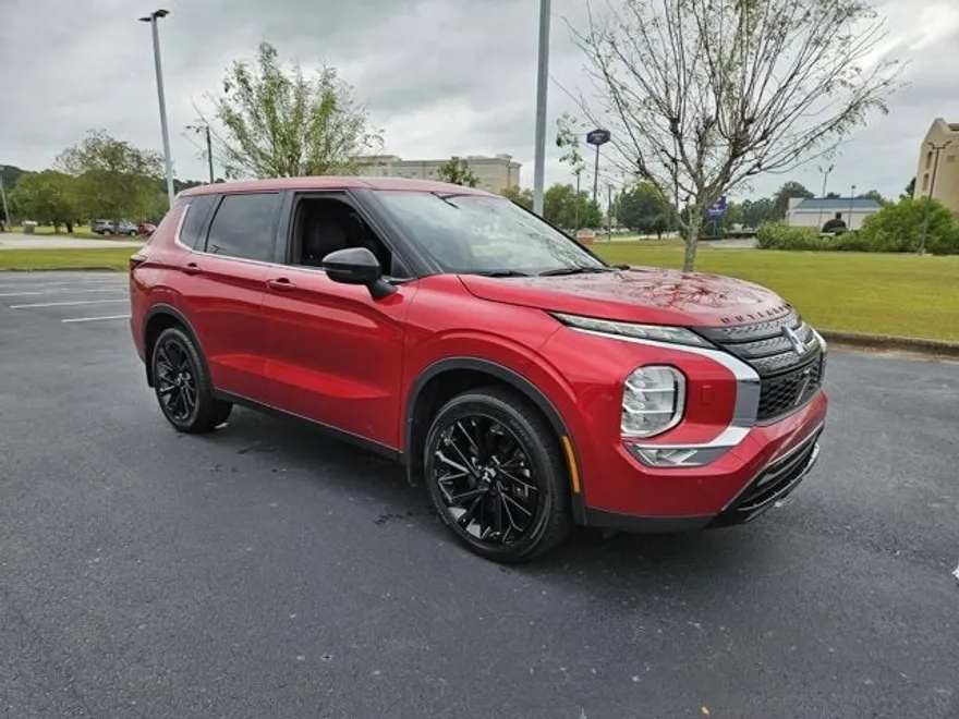 2023 Mitsubishi Outlander SE Black Edition photo 1