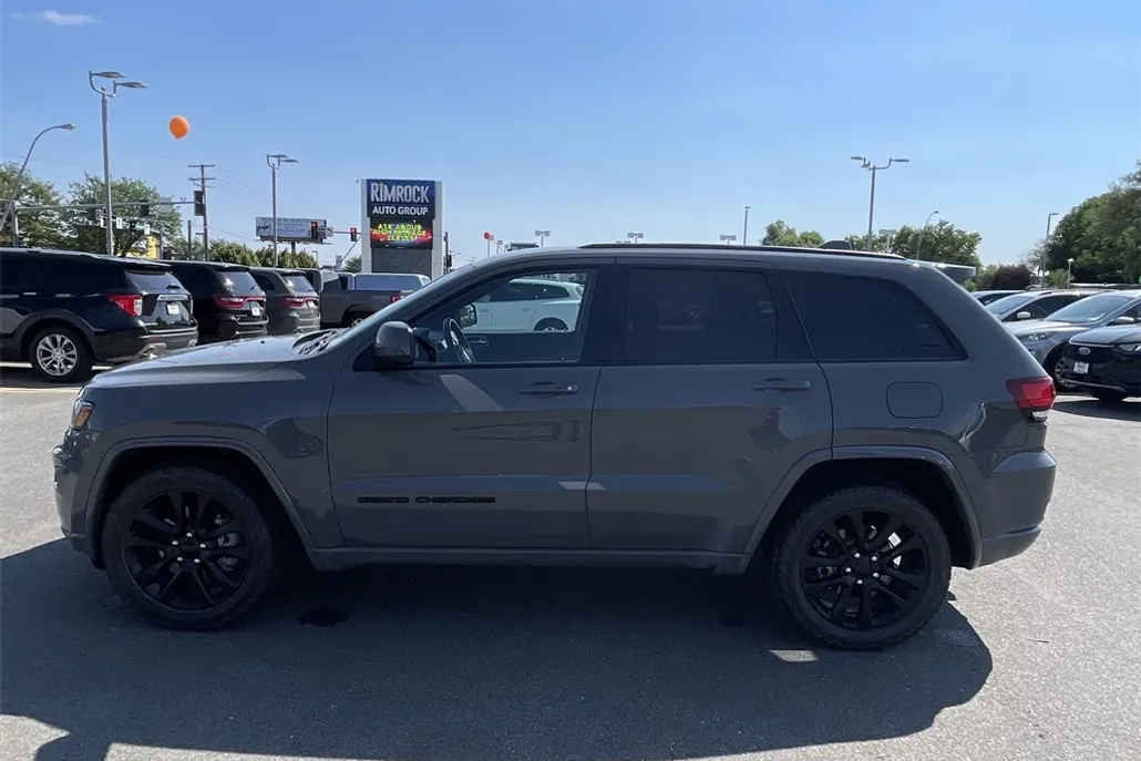 2021 Jeep Grand Cherokee Laredo X photo 1