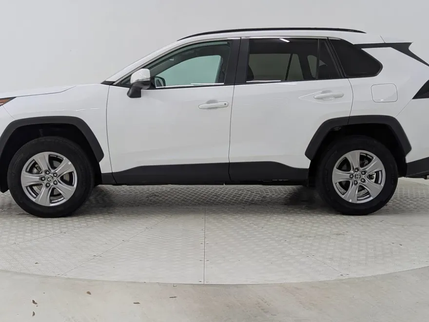 2024 Toyota RAV4 XLE photo 1