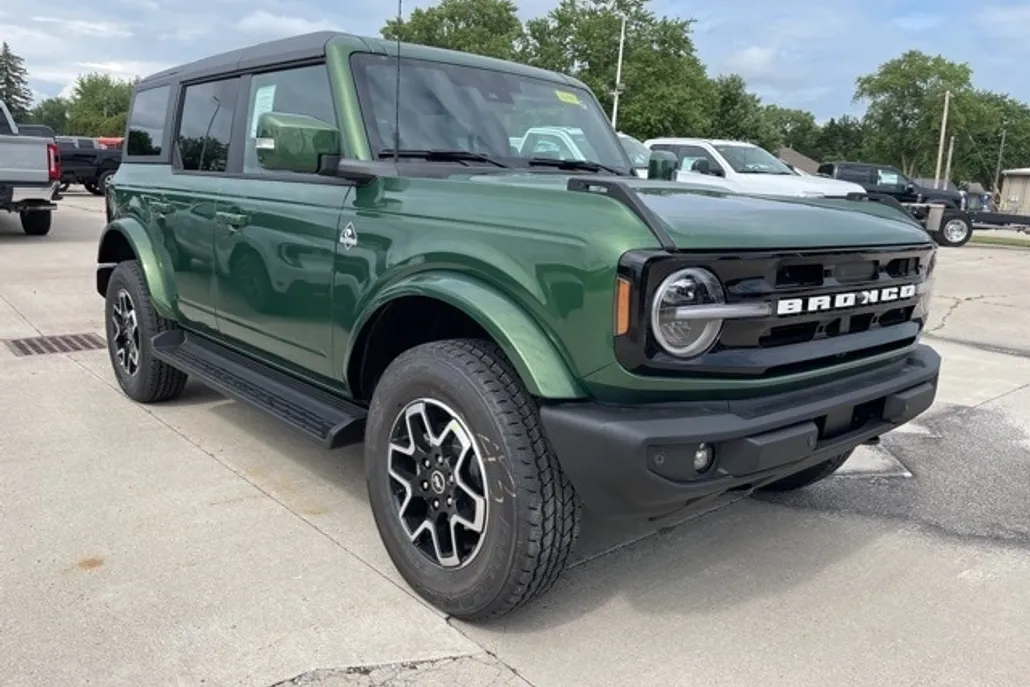 2025 Ford Bronco Outer Banks photo 1