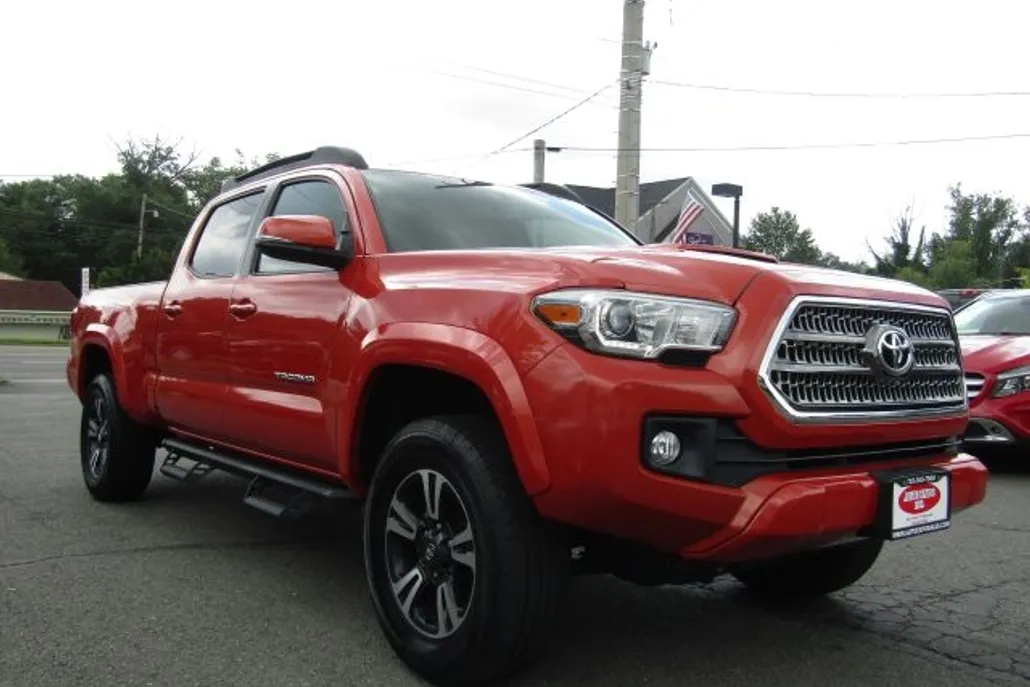 2016 Toyota Tacoma Double Cab TRD Off-Road photo 1
