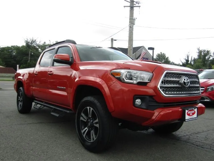 2016 Toyota Tacoma Double Cab TRD Off-Road photo 1