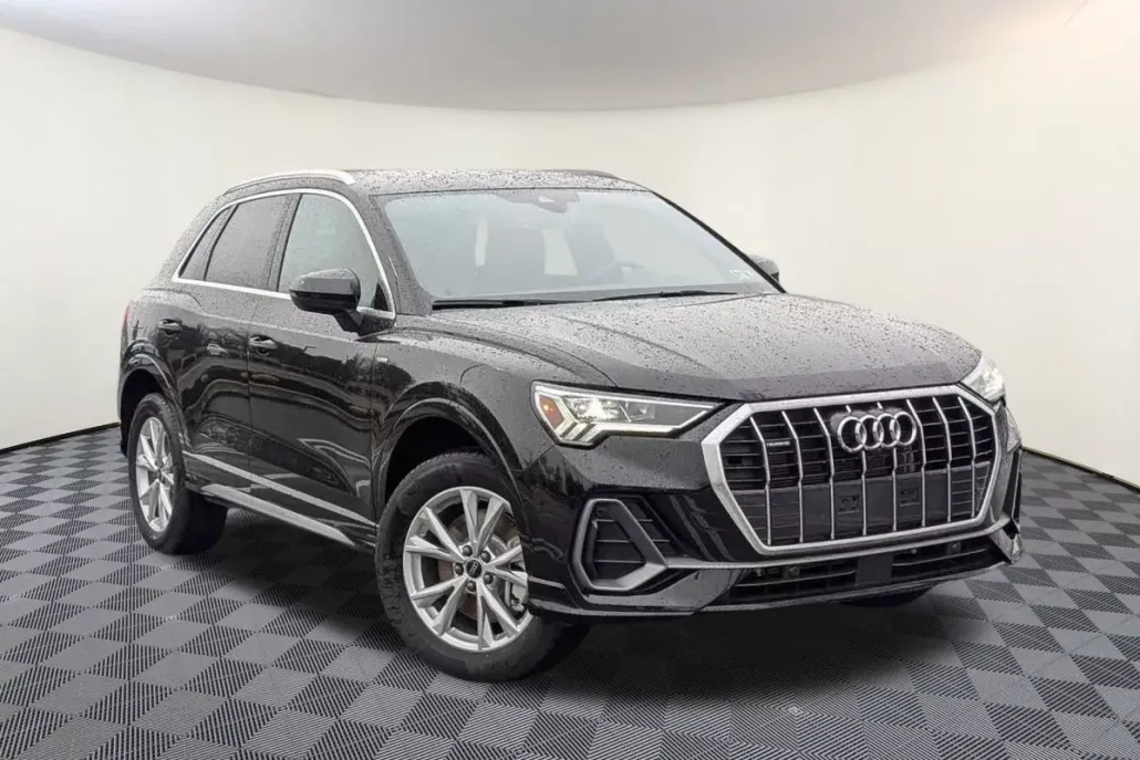 2025 Audi Q3 S line Premium Plus photo 1