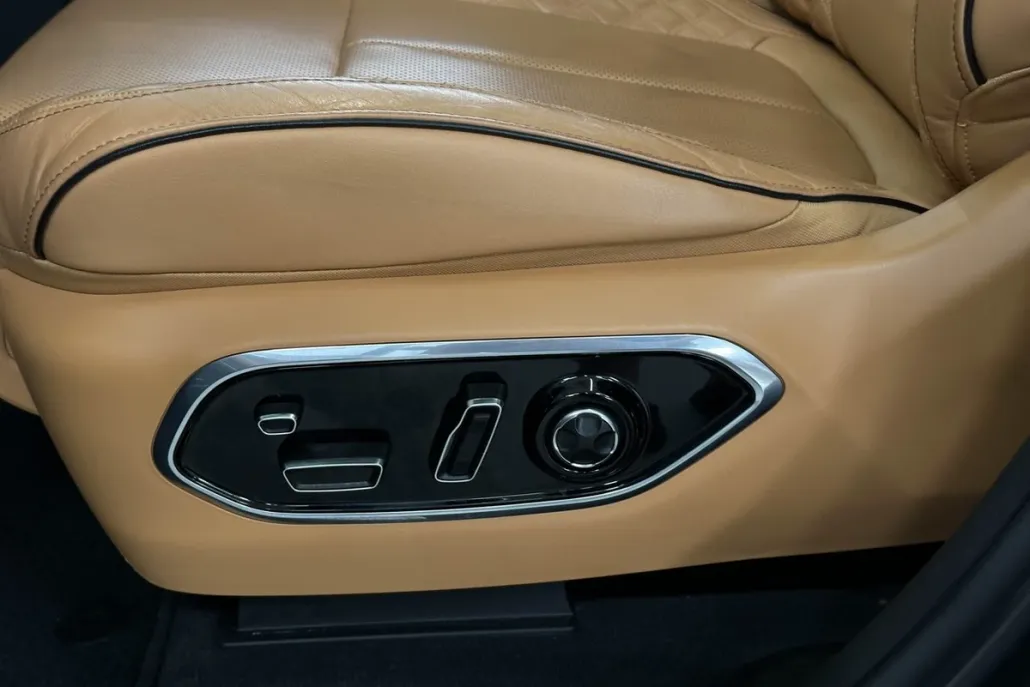 2022 Jeep Grand Cherokee Summit photo 1
