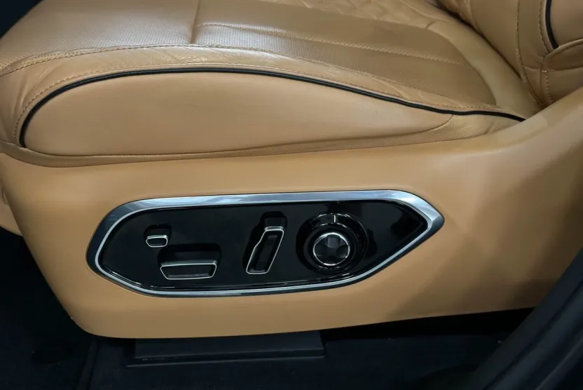 2022 Jeep Grand Cherokee Summit photo 1