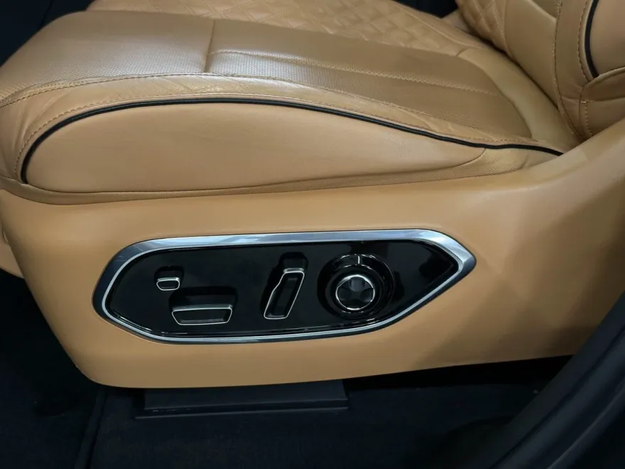 2022 Jeep Grand Cherokee Summit photo 1