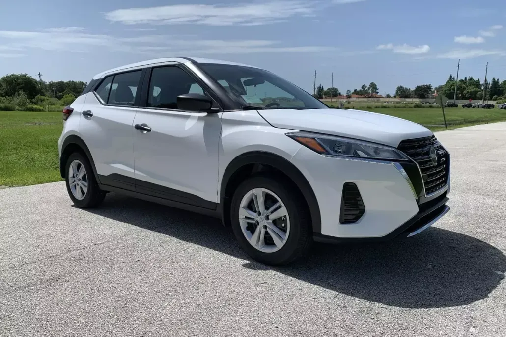 2025 Nissan Kicks Play S photo 1