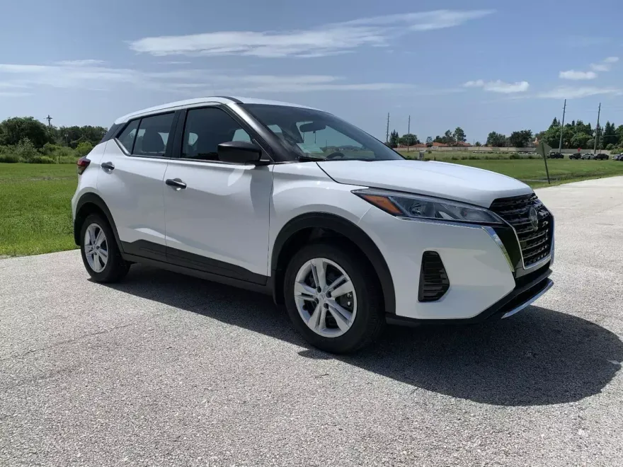 2025 Nissan Kicks Play S photo 1