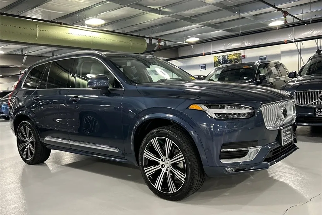 2025 Volvo XC90 Plus photo 1