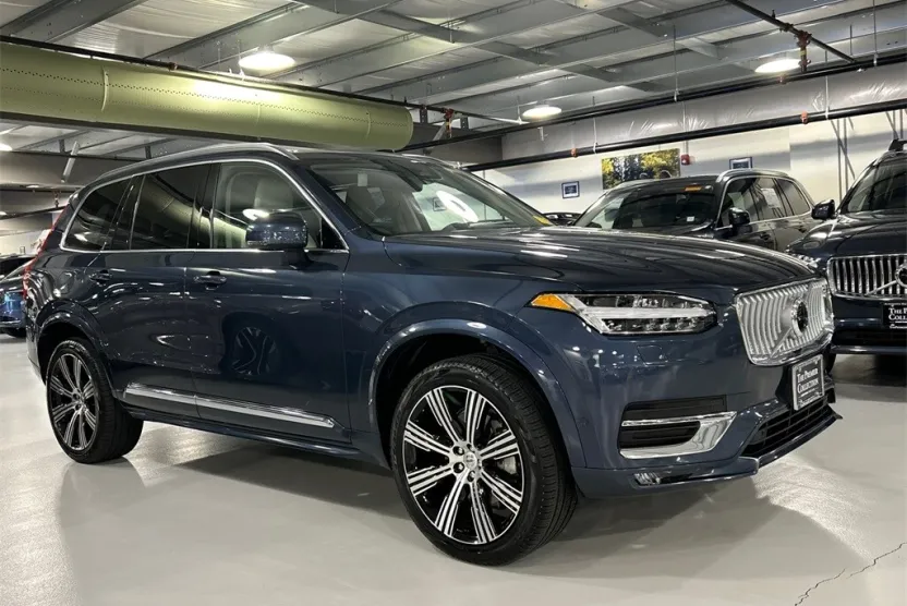 2025 Volvo XC90 Plus photo 1
