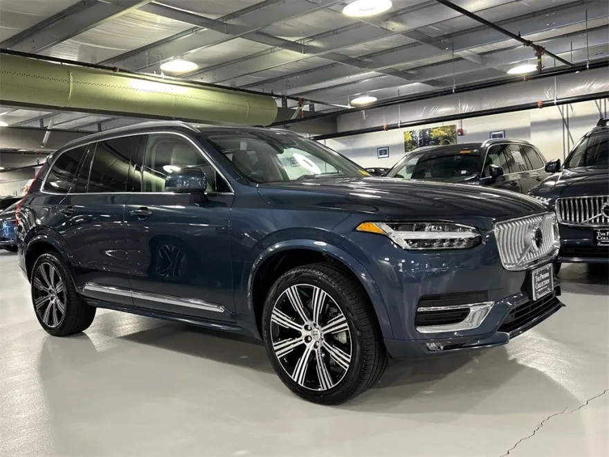 2025 Volvo XC90 Plus photo 1