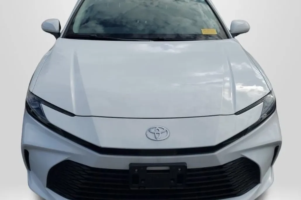 2025 Toyota Camry LE photo 1