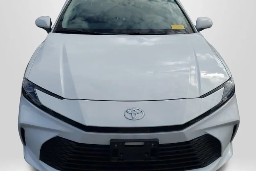 2025 Toyota Camry LE photo 1