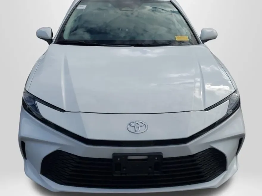 2025 Toyota Camry LE photo 1