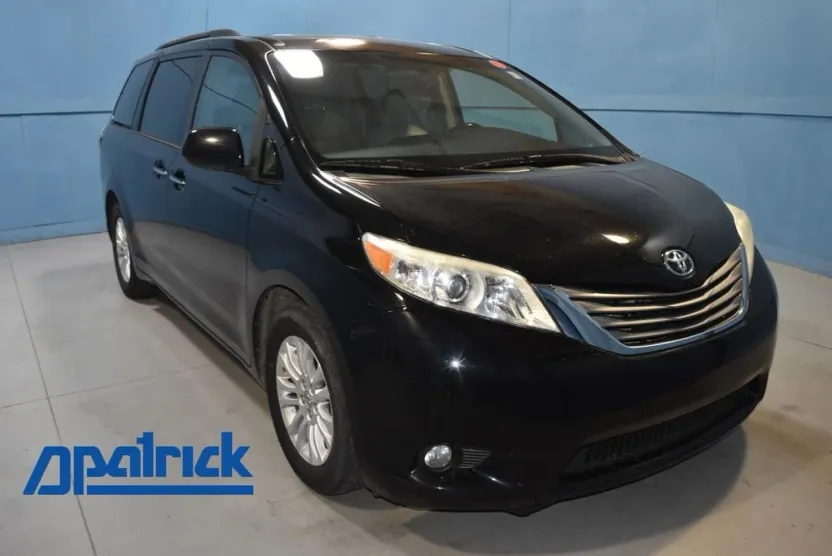 2015 Toyota Sienna L photo 1