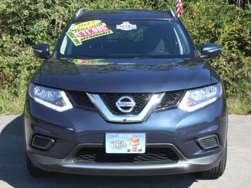 2015 Nissan Rogue SV photo 1