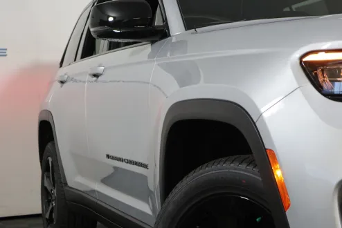 2025 Jeep Grand Cherokee Limited photo 3