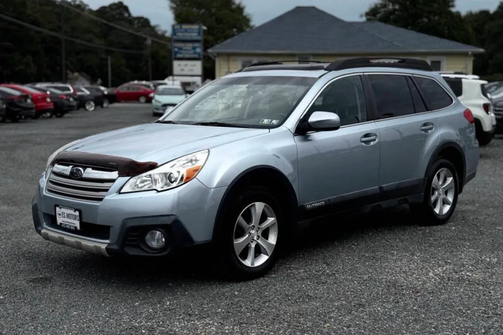 2013 Subaru Outback 2.5i Limited photo 1