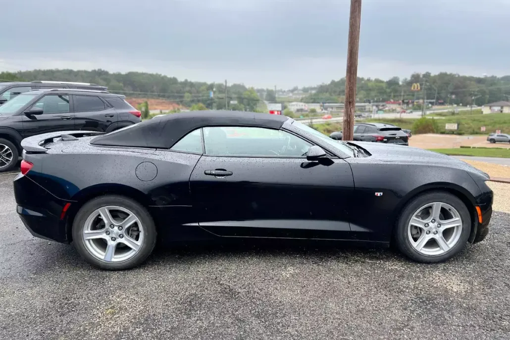 2022 Chevrolet Camaro 1LT photo 1