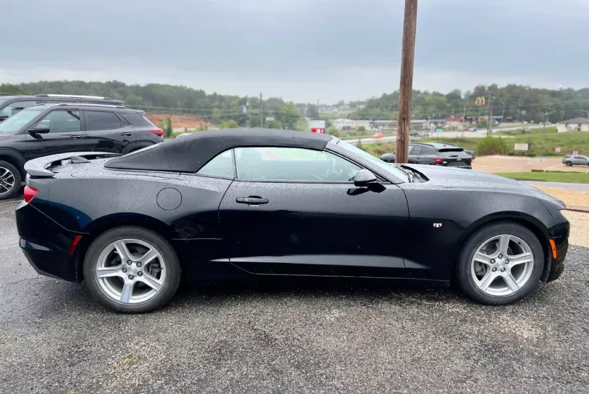 2022 Chevrolet Camaro 1LT photo 1