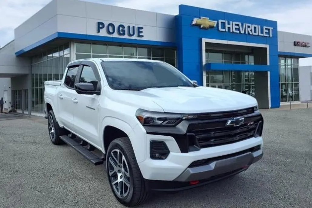 2024 Chevrolet Colorado Z71 photo 1