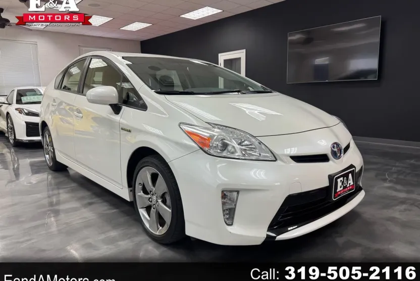 2013 Toyota Prius photo 1