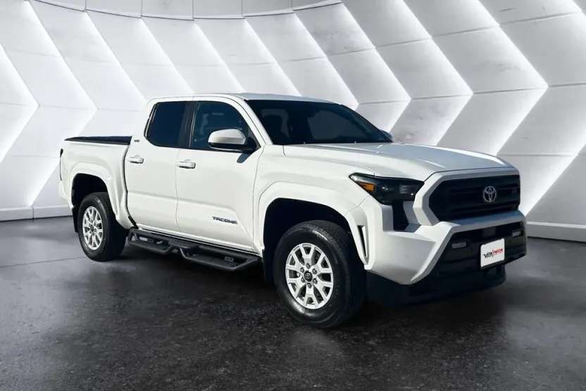 2024 Toyota Tacoma SR5 photo 1