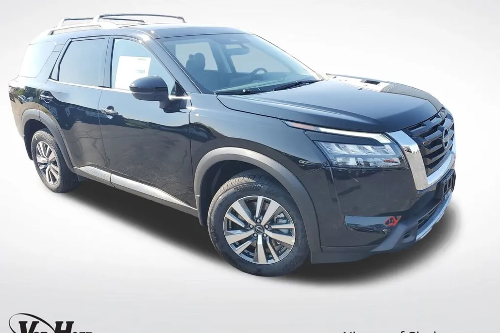 2025 Nissan Pathfinder SL photo 1