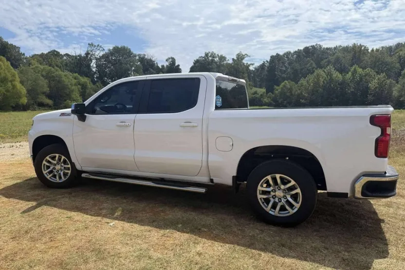 2020 Chevrolet Silverado 1500 LT photo 1