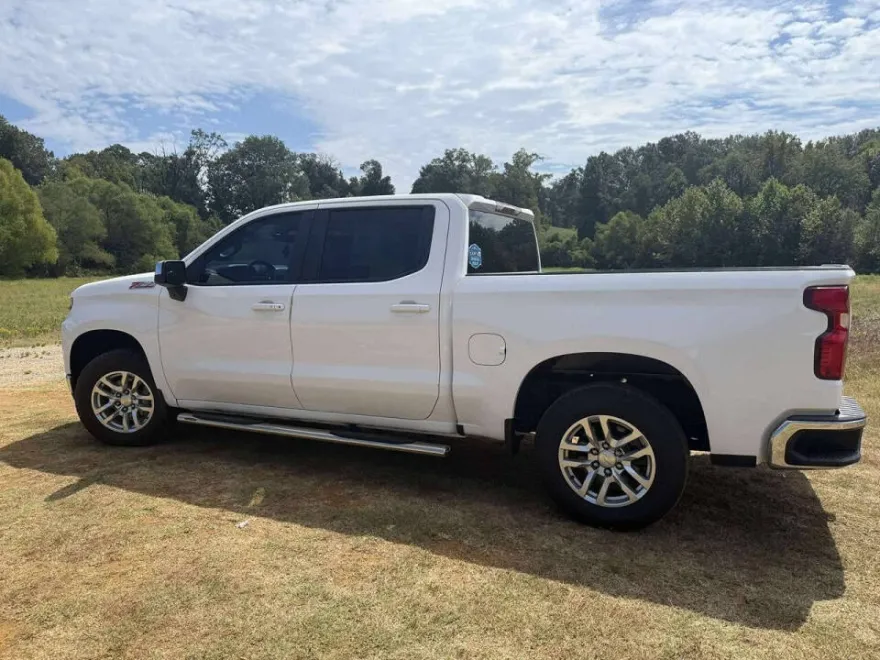 2020 Chevrolet Silverado 1500 LT photo 1