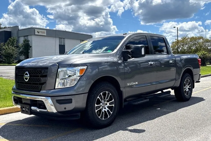 2021 Nissan Titan SV photo 1