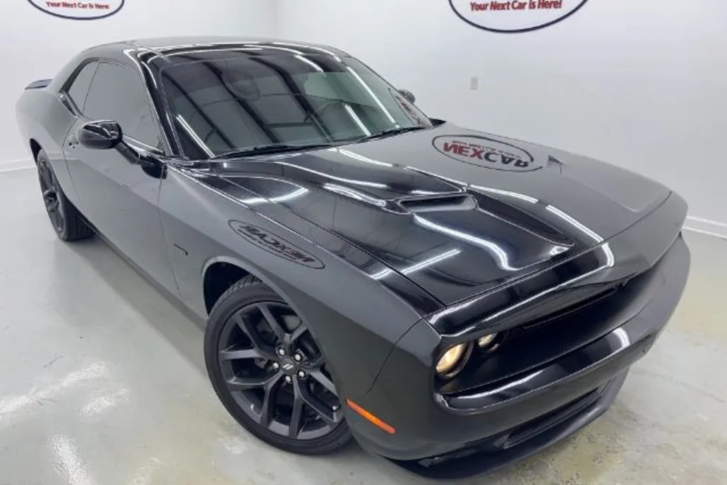 2016 Dodge Challenger R/T photo 1