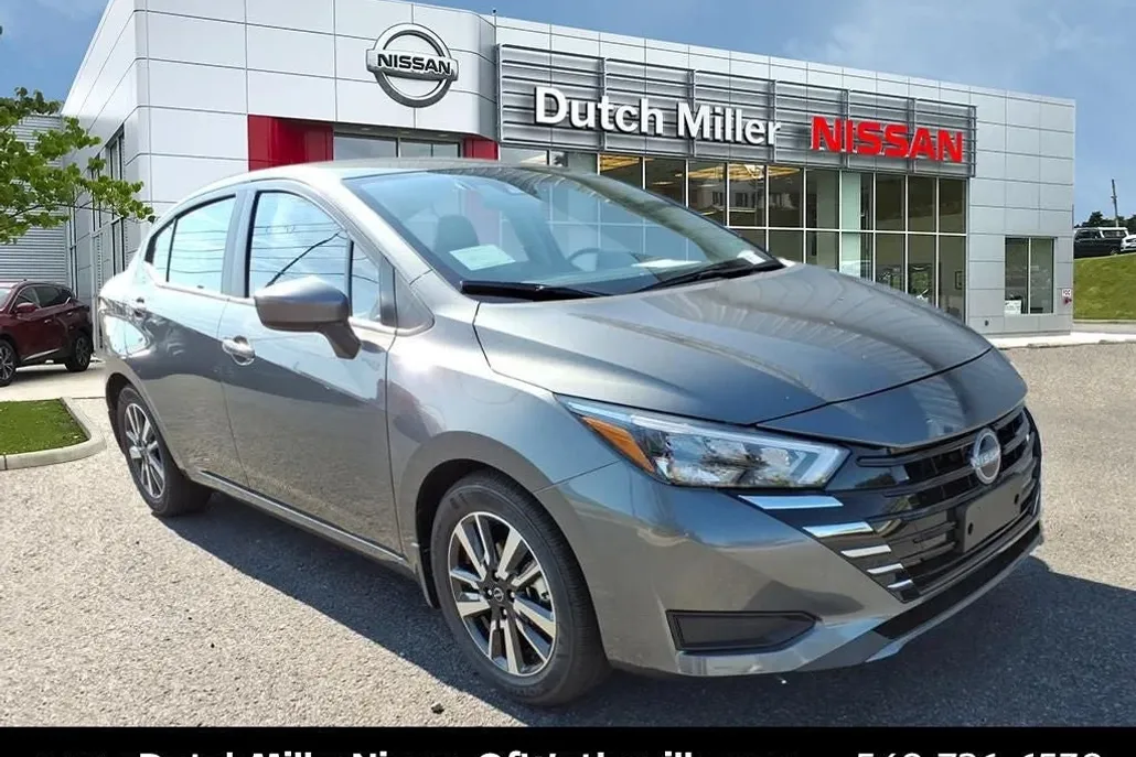 2025 Nissan Versa SV photo 1