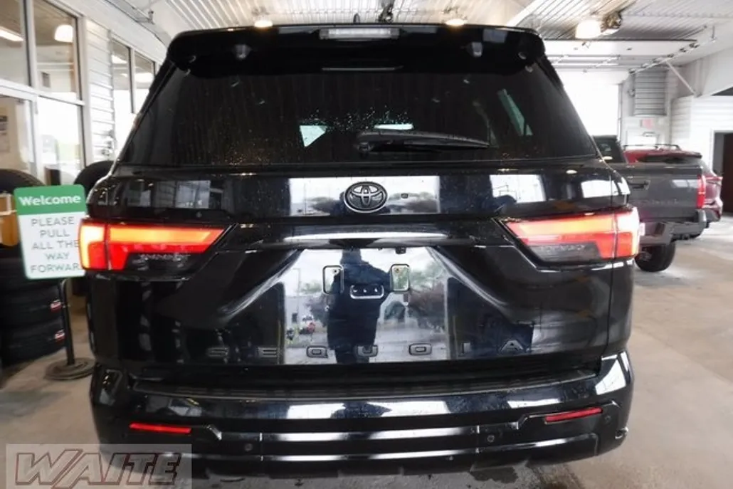 2024 Toyota Sequoia Platinum photo 1