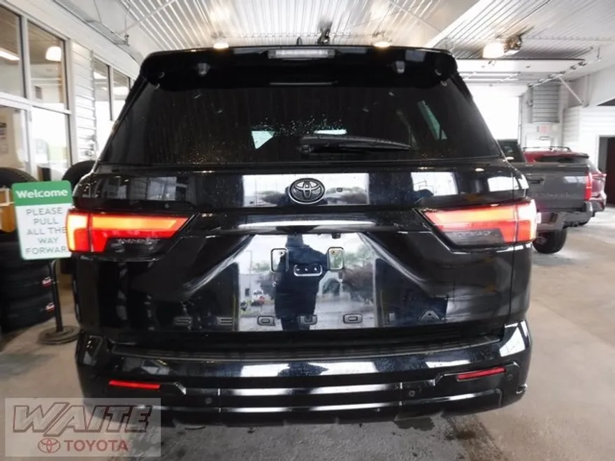 2024 Toyota Sequoia Platinum photo 1