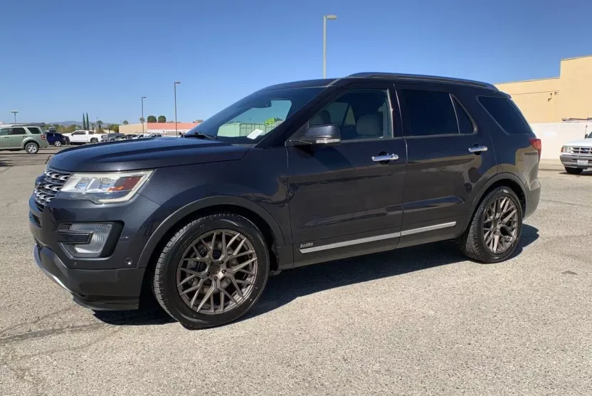 2017 Ford Explorer Limited photo 1
