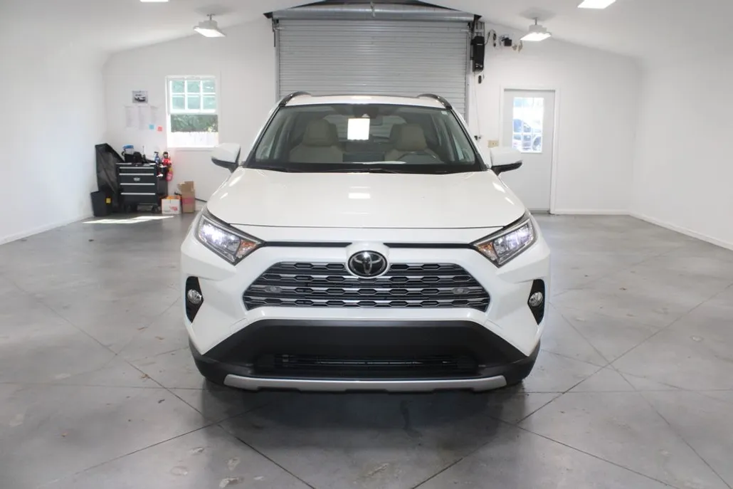 2019 Toyota RAV4 Limited photo 1