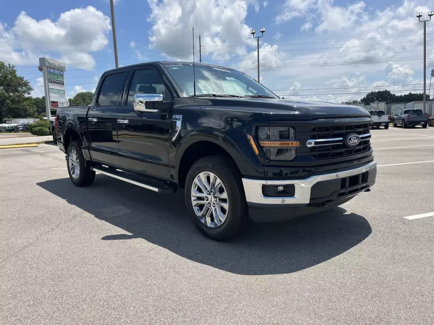 2025 Ford F-150 XLT photo 1