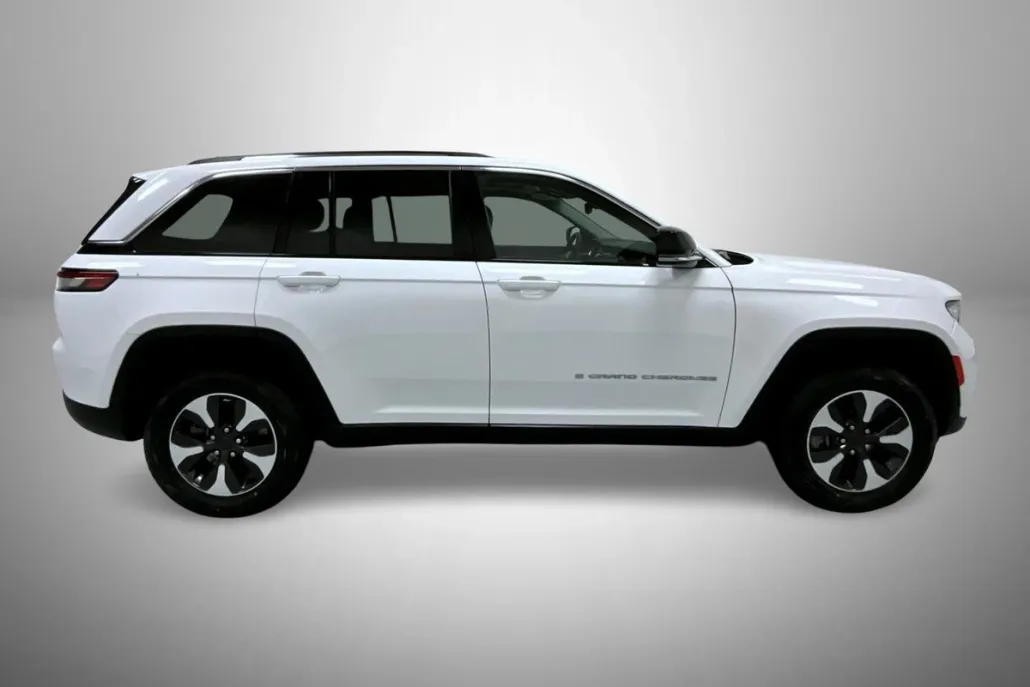 2023 Jeep Cherokee 4xe photo 1