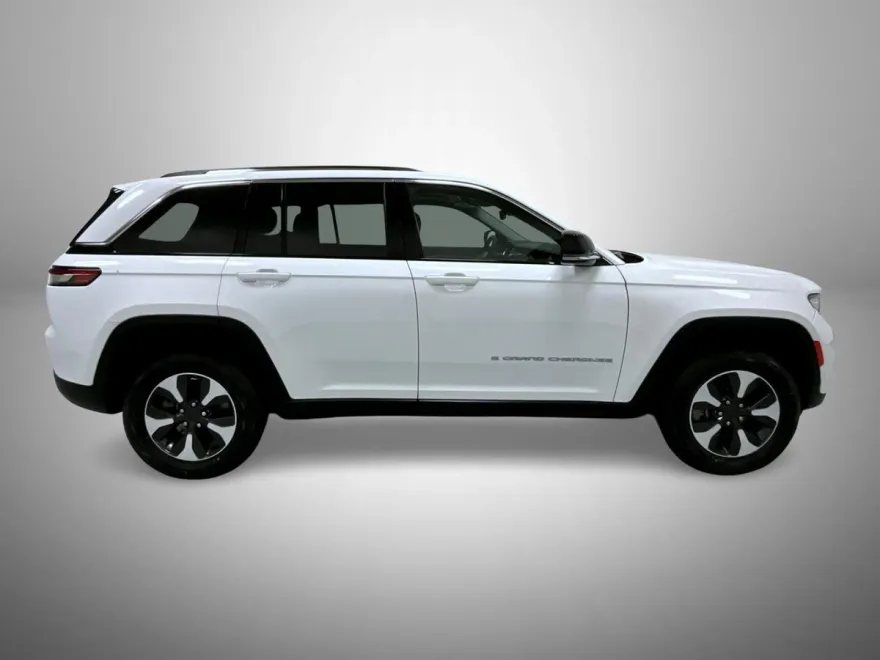 2023 Jeep Cherokee 4xe photo 1