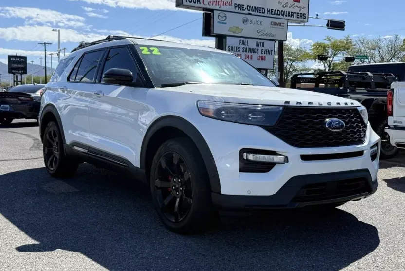 2022 Ford Explorer ST photo 1
