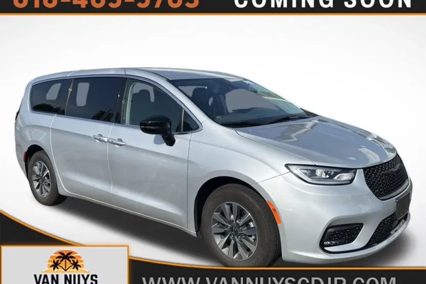 2024 Chrysler Pacifica Hybrid photo 1