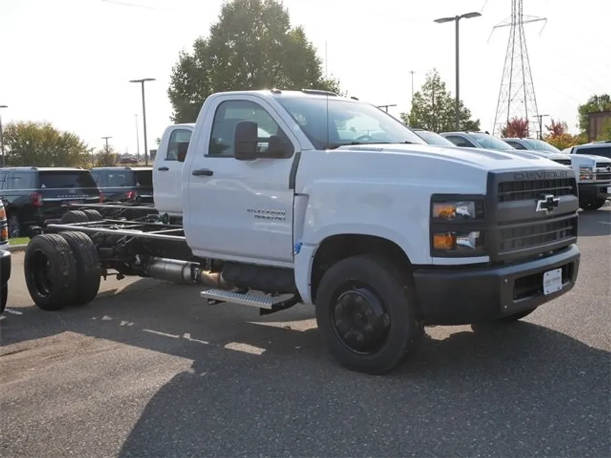 2024 Chevrolet Silverado 5500HD Work Truck photo 1