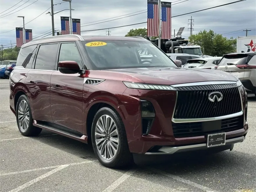 2025 Infiniti QX80 Luxe photo 1